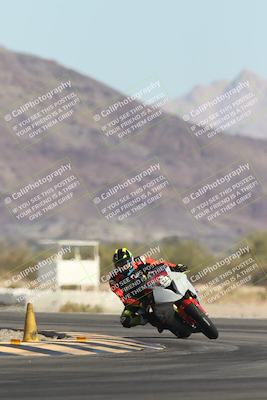 media/Oct-30-2025-Racers Edge (Thu) [[dabbdaf680]]/3-B Group/Session 2 (Turn 14)/